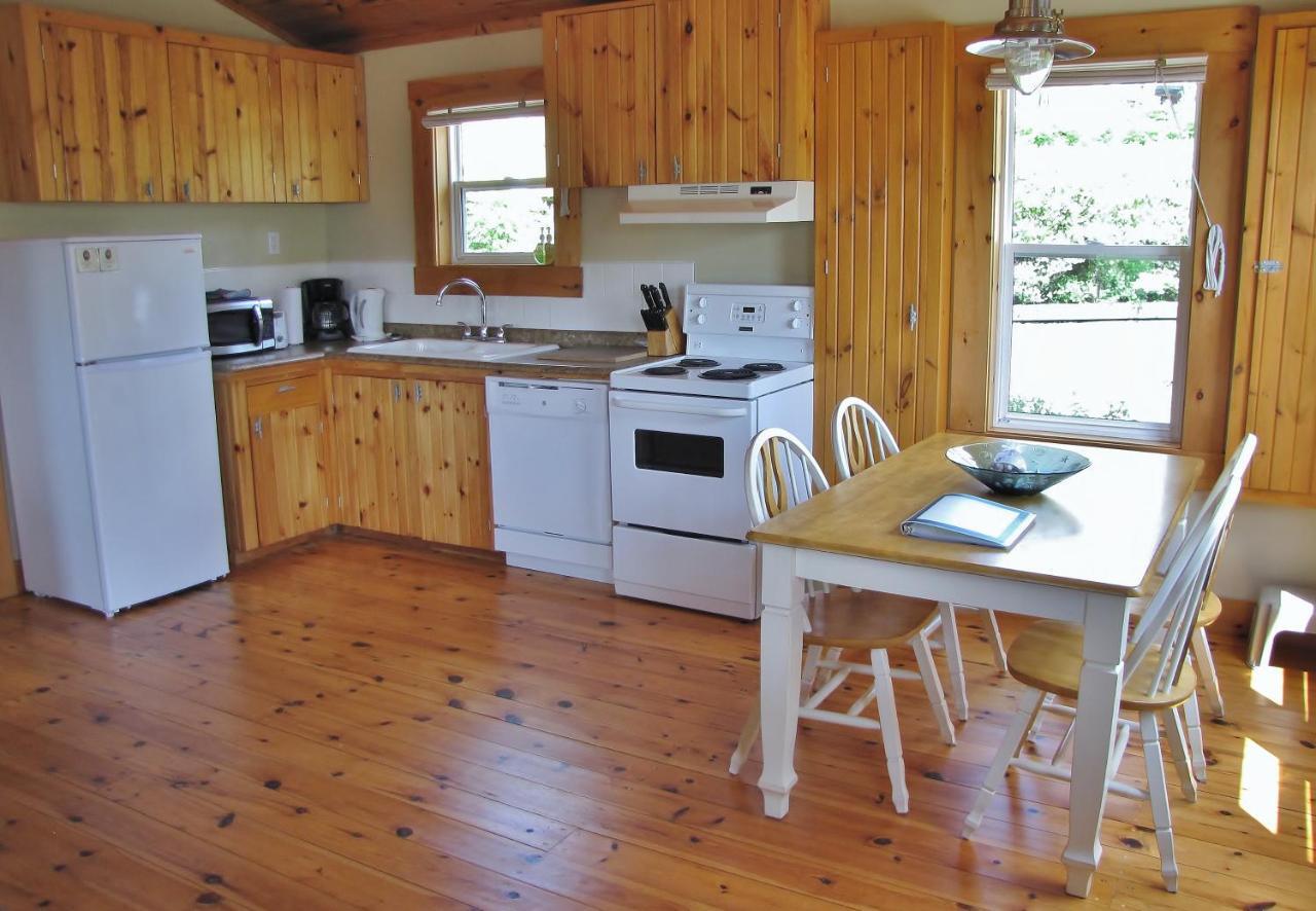 Larinda'S Landing Oceanfront Cottages Halifax Buitenkant foto