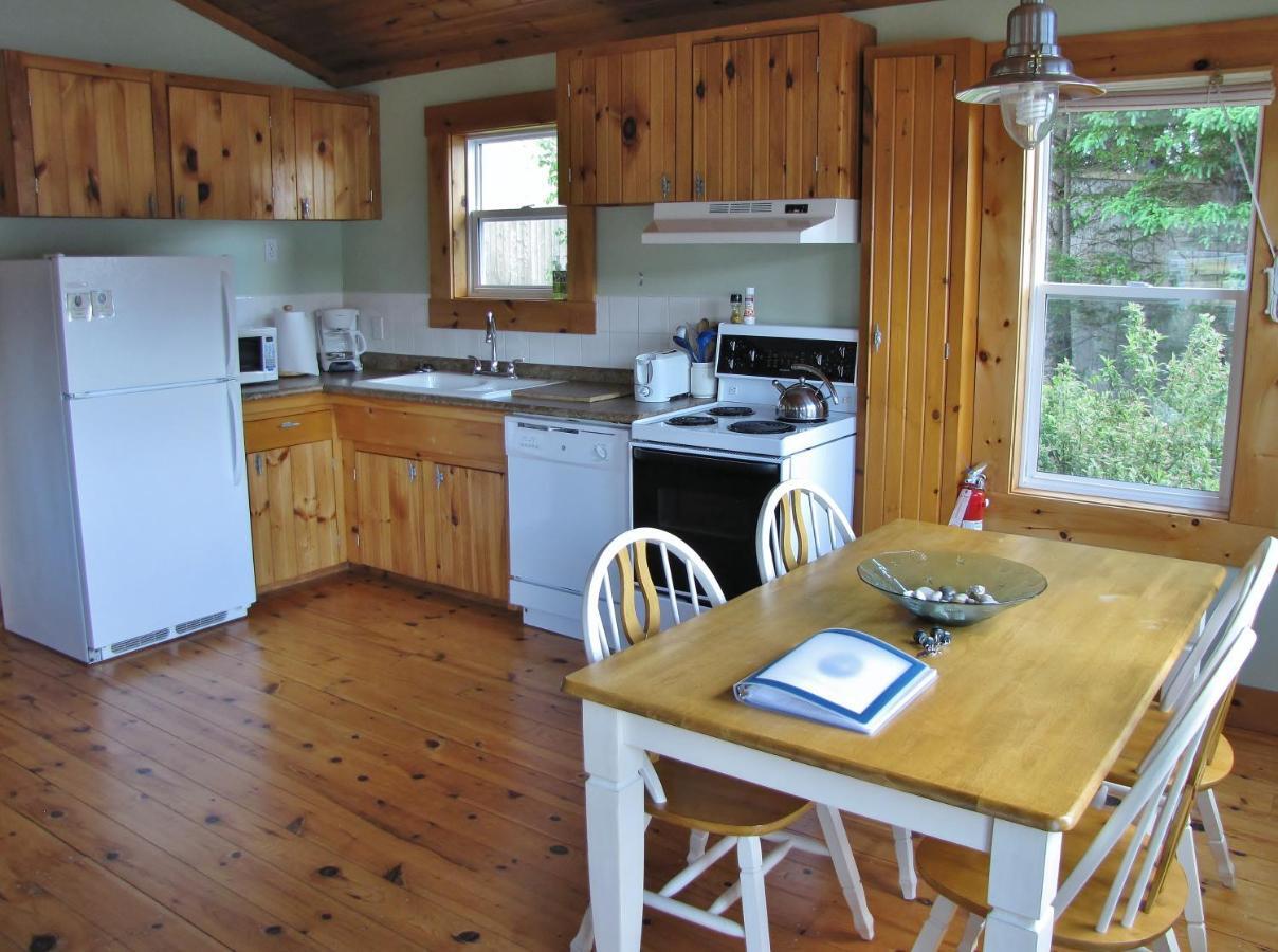 Larinda'S Landing Oceanfront Cottages Halifax Buitenkant foto